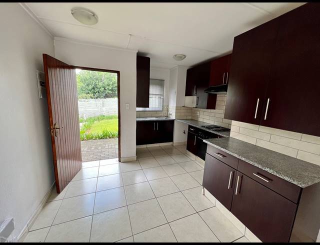 2 BEDROOM APARTMENT RENTED IN PETERVALE
